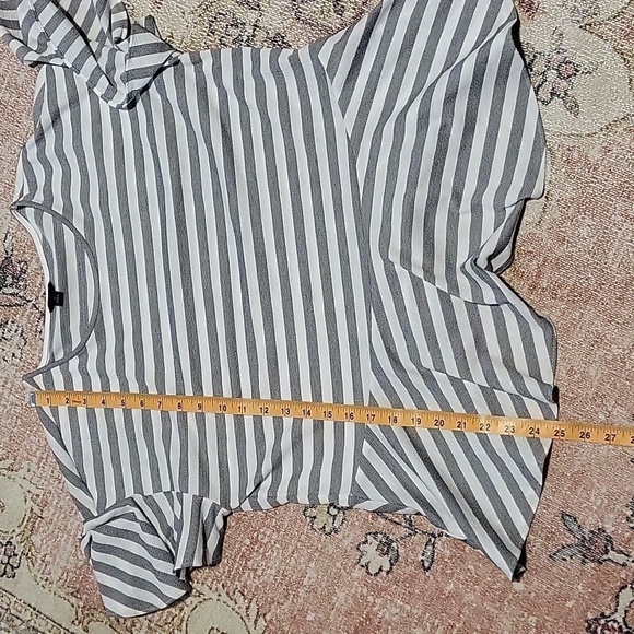 Ann Taylor Stretchy Flutter Sleeve Striped Pullover Top Size M - Picture 9 of 10
